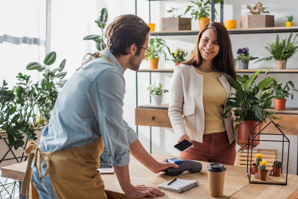 Los pagos presenciales con Bizum en tiendas físicas, cada vez más habituales