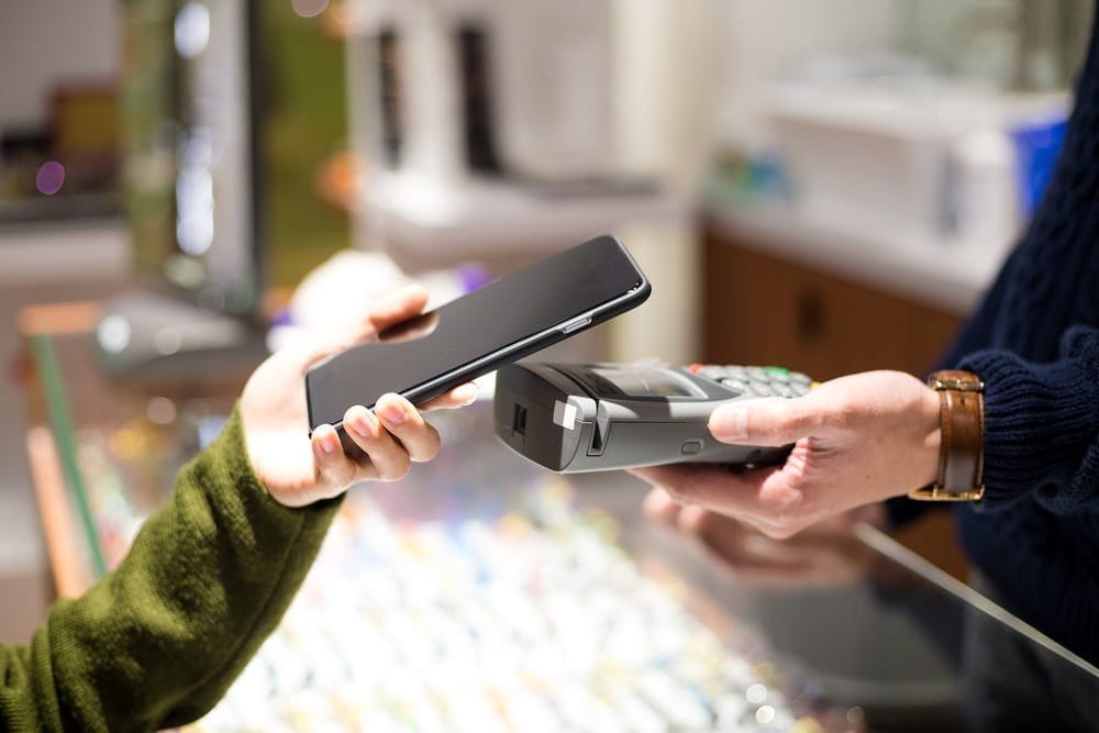 Los comercios físicos ya pueden ofrecer a sus clientes el pago con Bizum  